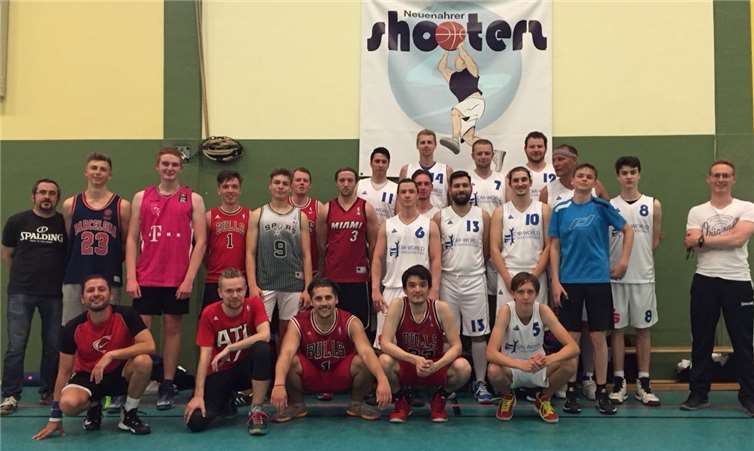 Die Basketballer bei ihrem Testspiel gegen den TV Neuenahr. privat