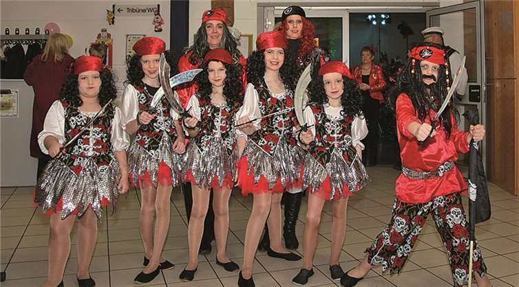 Die Bassemer Tanzmäuse vor ihrem Auftritt in der Karmelenberghalle.privat