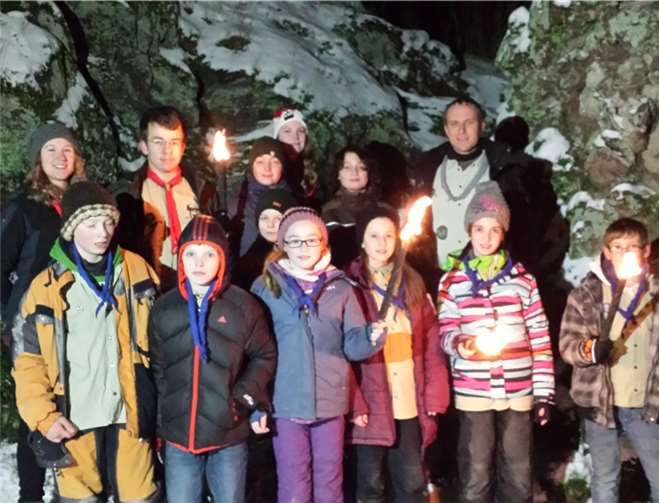 Die Bassenheimer Pfadfinder verbrachten ein Wochenende mit viel Schnee im Hüttendorf in Weibern.privat