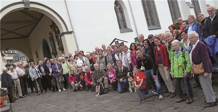 Die Bassenheimer Pilgergruppe vor der Wallfahrtskirche in Kamp-Bornhofen.privat