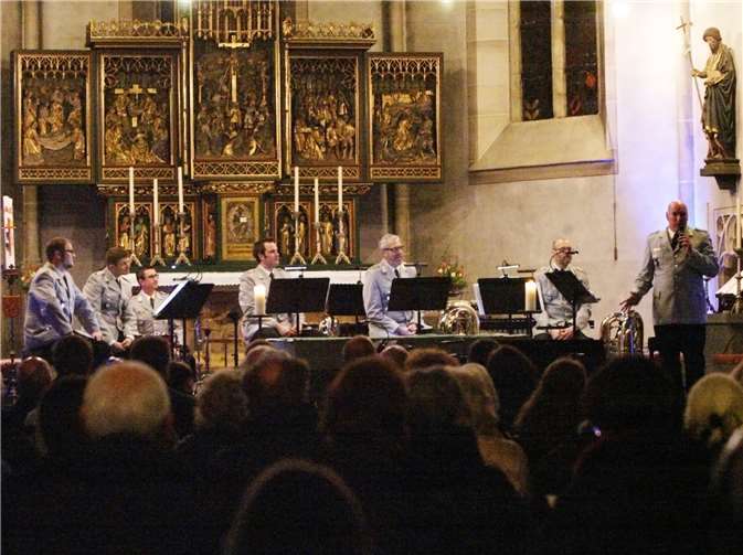 Die „Bas(s)tions“ das Tuba Ensembledes Heeresmusikcorps mit Alexander Felz, Leiter des Ensembles.