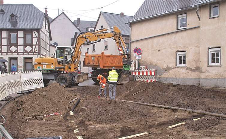 Die Bauarbeiten werden vor Ostern noch fertiggestellt. Der Platz wird das neue Glanzstück im Stadtteil.