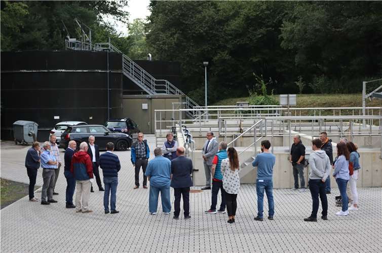 Die Bauarbeiten zur Erneuerung der Kläranlage Görgeshausen sind abgeschlossen. Die Mitglieder von Werkausschuss und Rechnungsprüfungsausschuss der Verbandsgemeinde Montabaur besichtigten die neue biologische Reinigungsstufe.Foto: privat