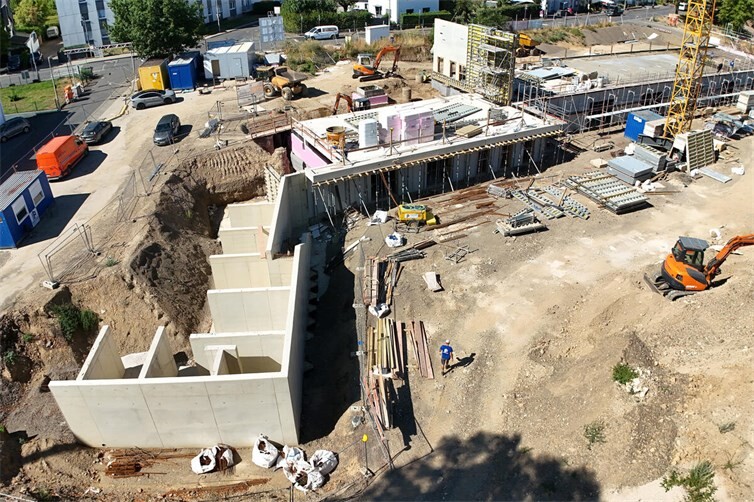 Die Baustelle des neuen Feuerwehrhauses in Ahrweiler im August.
