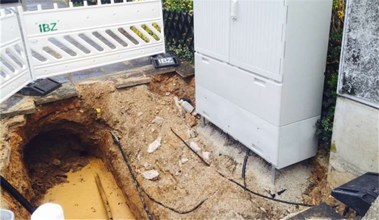 Die Baustelle in Niederdrees mit Verteilerkästen.privat