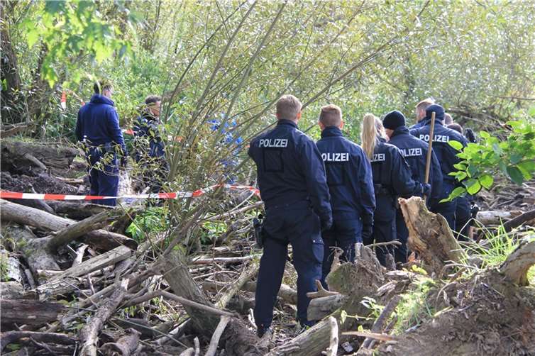 Die Beamten drehten im Suchgebiet im Wortsinne fast jeden Stein um.