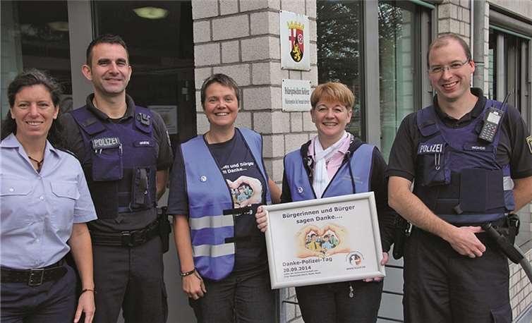 Die Beamten freuten sich sehr über die Wertschätzung der Bürger. privat