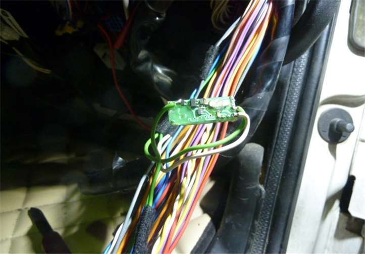 Die Beamten stellten fest, dass der Fahrtenschreiber des Sattelzuges manipuliert war. Foto: Polizei