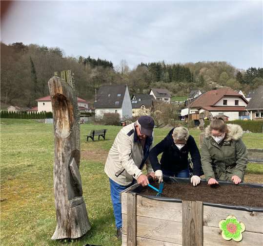 Die Beete wurden für anstehende Gartenprojekte vorbereitet. Foto: privat