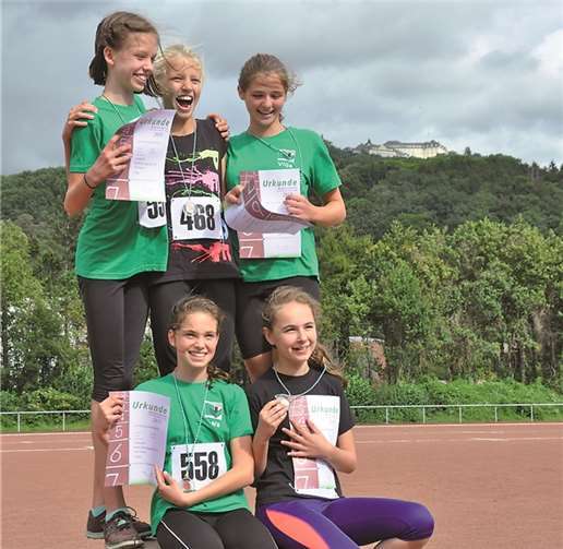 Die Begeisterung bei der Siegerehrung zum Gewinn der Team-Kreismeisterschaft durch die neue Startgemeinschaft spricht für sich und zeigt, dass dies der richtige Weg ist. Stehend: Klara Engel, Marlin Wortmann, Vilja Wenger; sitzend: Lara Haufe und Lisa Seiltzprivat