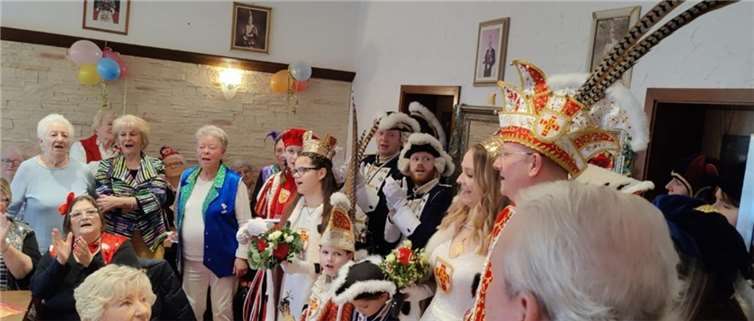 Die Begeisterung kannte keine Grenzen als Prinz Harald I., Lahno-Rhenania Katharina I., und die Kindertollitäten Mirjam II. und Benjamin I. mit viel Tammtamm und großem Gefolge Einzug hielt.  Foto: AWO Lahnstein