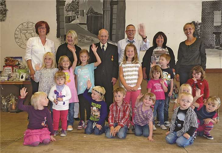 Die Beller Kindergartenkinder ernteten für ihren Liedvortrag begeisterten Applaus. SF