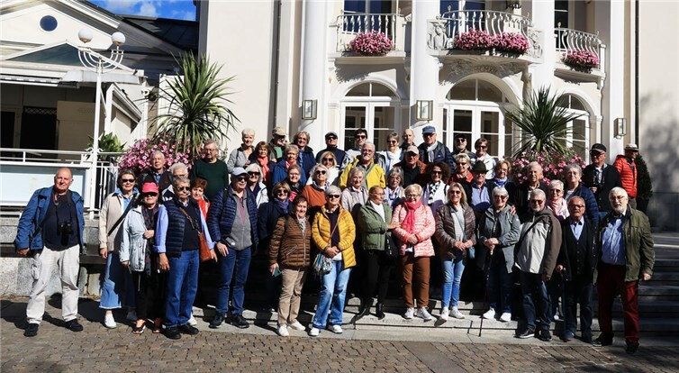 Die Bendorfer Reisegruppe vor dem Kurhaus in Meran. Foto: Karl-Rudolf Goergen