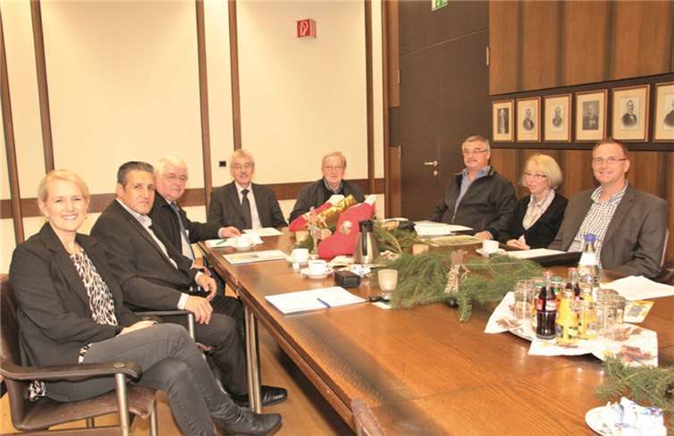 Die Bendorfer Weihnachtsmarktmacher beim Termin im Rathaus. AND