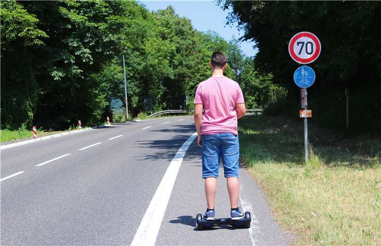 Die Benutzung von Hoverboards und anderen Fun-Fahrzeugen im öffentlichen Verkehrsraum ist nicht zulässig. Foto: Polizei