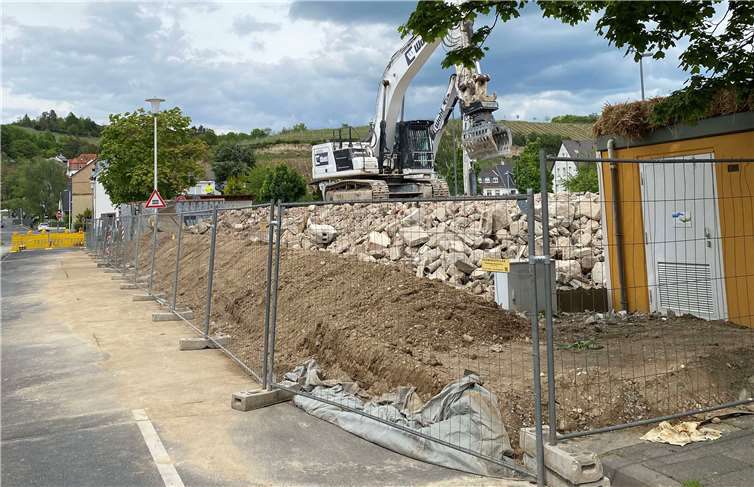 Drei Häuser mussten für künftigen Parkhaus-Neubau weichen Die Bergstraße war während der Abbruchphase unweit der Rathausstraße gesperrt.