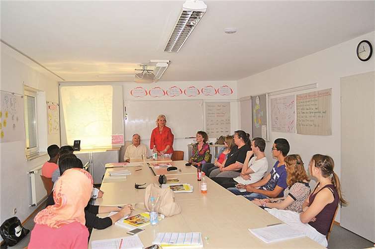 Die Berichte der Zeitzeugen sollen den jungen Männern und Frauen Mut machen.E.T. Müller