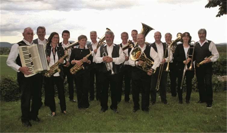 Die Berkumer Dorfmusikanten wandern am 11. Dezember durch den Ort und verbreiten Adventsstimmung. Peter Lex