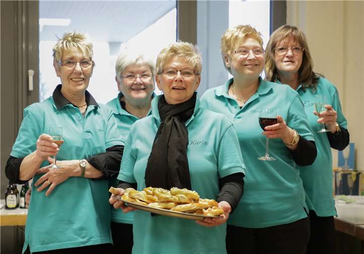 Die Berkumer Möhne versorgten in der Pause die Gäste mit wohlschmeckenden Brezeln und Getränken.