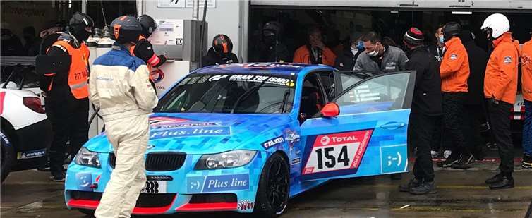 Die Besatzung des PLUSLINE-BMW 325i: Richard Gresek mit Sohn Philipp sowie Werner Gusenbauer mit Sohn Moritz waren das erfolgreiche Quartett.