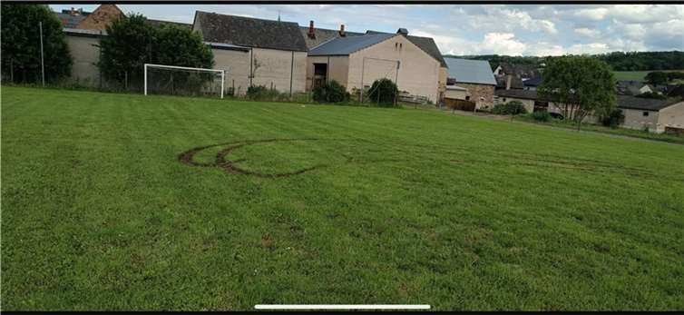 Die Beschädigungen auf dem Bolzplatz Dreckenach. Quelle: Ortsgemeinde Kobern-Gondorf