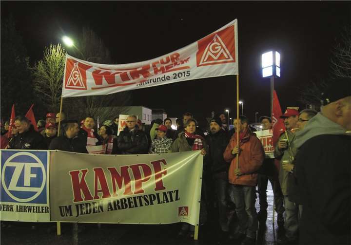 Die Beschäftigten demonstrierten vor dem Andernacher Werk für mehr Lohn.