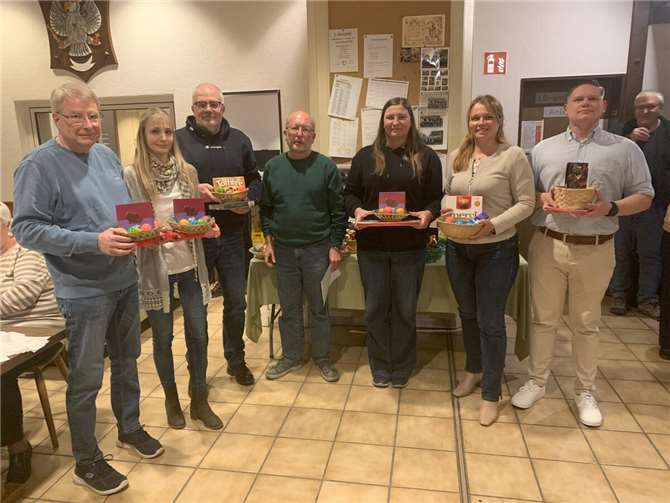 Die Bestplatzierten des Abends gemeinsam mit Abteilungsleiter Rainer Zingel. (v.l.n.r.): Markus Fuhrmann, Laura Fuhrmann, Joachim Rausch, Rainer Zingel, Jana Dahmen, Julia Meinhardt, Luca Schüller.  Fotos: privat