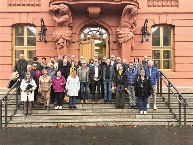 Die Besucher aus Mendig und Umgebung bei Clemens Hoch im Landtag.  Foto: privat