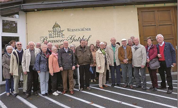 Die Besucher aus Weißenthurm und Koblenz vor der Wernersgrüner-Brauerei.Erich Schulz