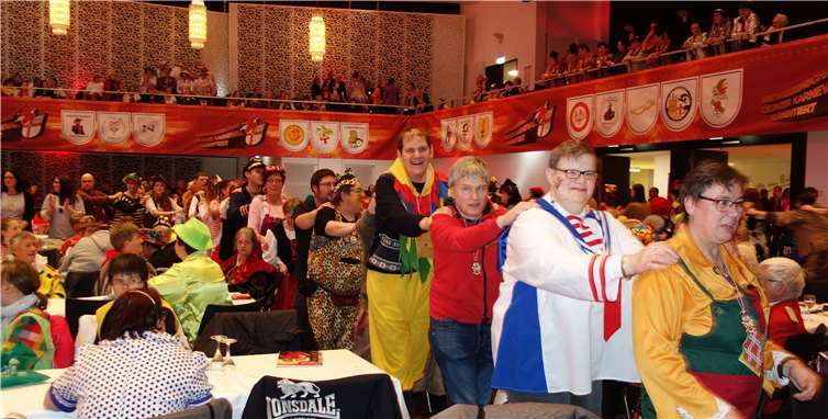 Die Besucher aus dem Kloster Ebernach in Cochem hatten viel Spaß bei der Karnevalssitzung. Foto: Privat