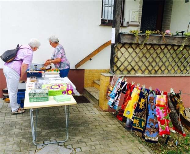 Die Besucher begutachteten das vielfältige, bunte Angebot.