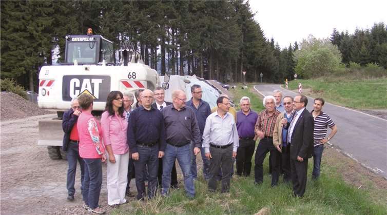 Die Besucher besichtigten den Fortschritt der Instandsetzungsmaßnahmen an der L10 zwischen der B 412 und Arft. privat