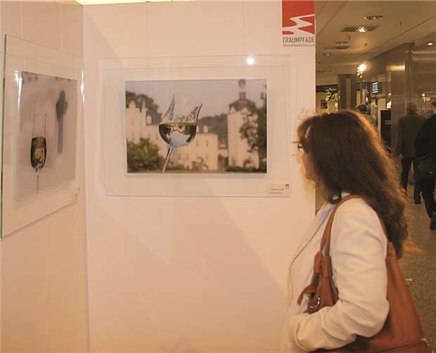 Die Besucher der Ausstellung können in 32 Bildern die Schönheit der Traumpfade entdecken.