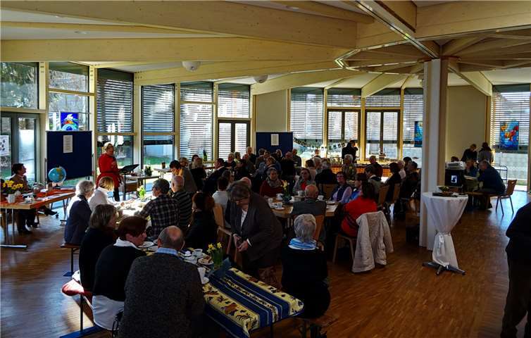 Die Besucher der Kaffee-Lese im Evangelischen Gemeindehaus erfuhren viel Spannendes über das köstliche Getränk.privat