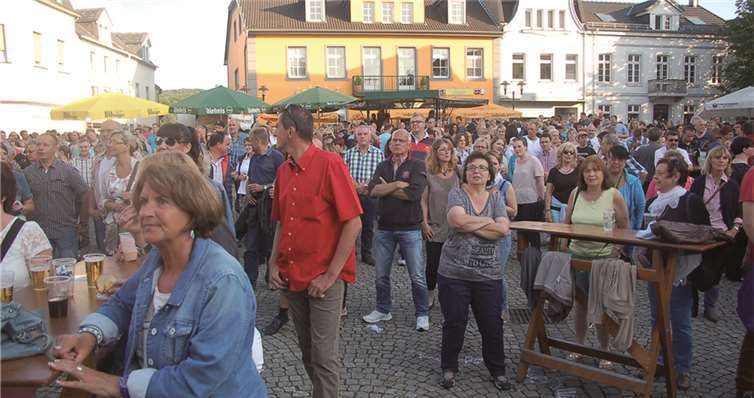 Die Besucher des Festivals genossen die Open-Air-Stimmung.