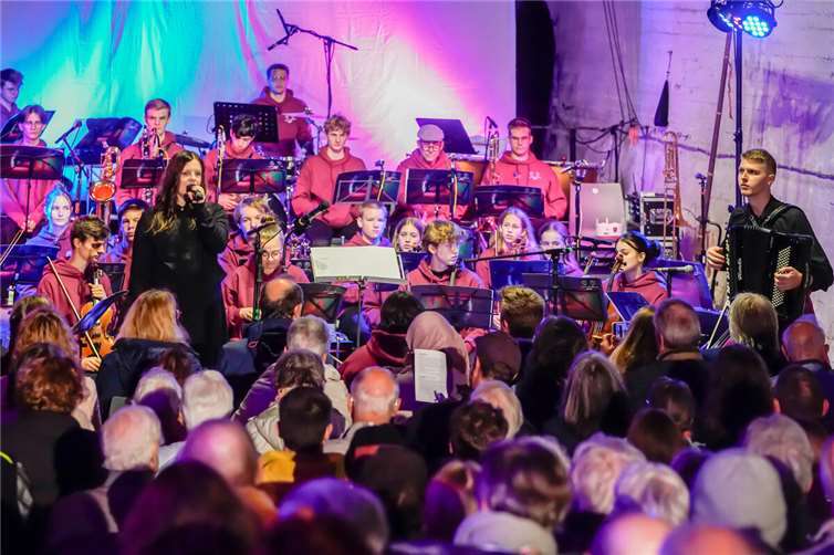 Die Besucher im voll besetzten Tunnel erlebten einen eindrucksvollen Konzertabend von hoher musikalischer Qualität, sowohl in den Arrangements als auch in der instrumentalen und gesanglichen Darbietung. Foto: privat