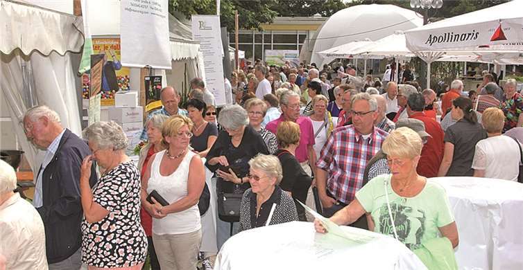 Die Besucher „knubbelten“ sich rund um die Kochzelte.