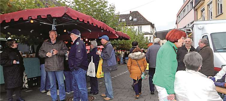 Die Besucher konnten sich über die vielfältigen Angebote rund um den Kürbis freuen.GM