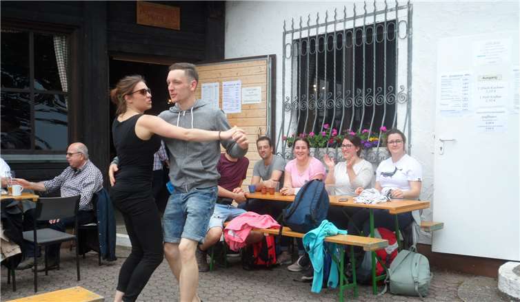 Die Besucher sangen mit und schwangen sogar das Tanzbein. Fotos: -IT-