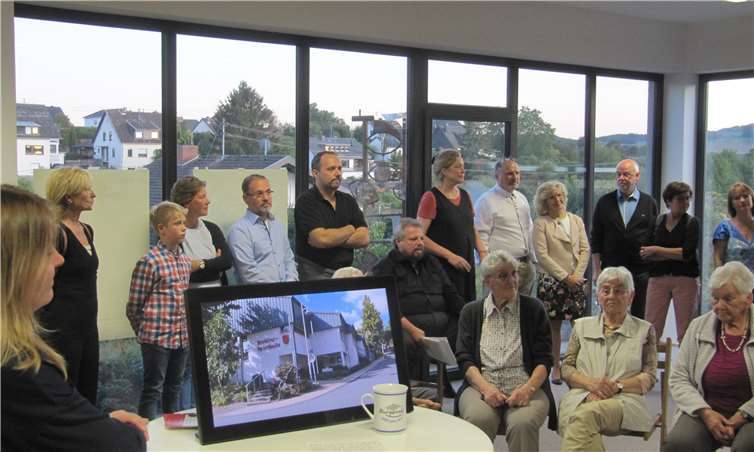 Die Besucher schauten sich alle gespannt die kleinen Videos an. Foto: privat