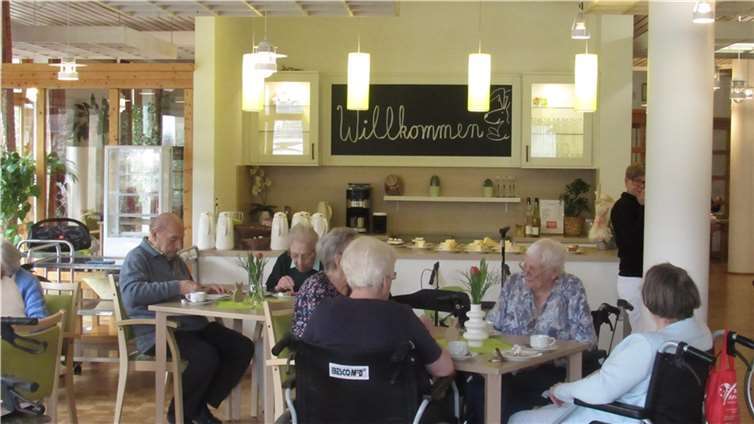 Die BesucherInnen genossen das Beisammensein.  Foto: Johanniter-Haus Sinzig