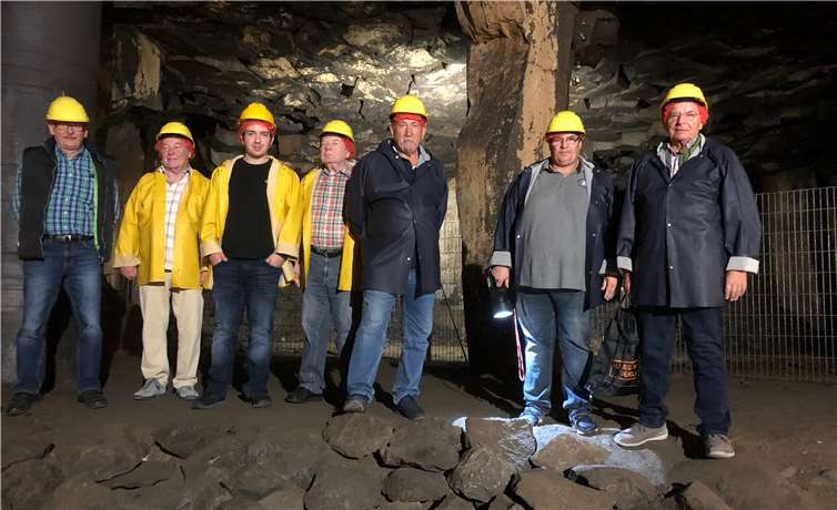 Die Besuchergruppe auf der Mendiger Museumsmeile. Foto: Edith Lanz