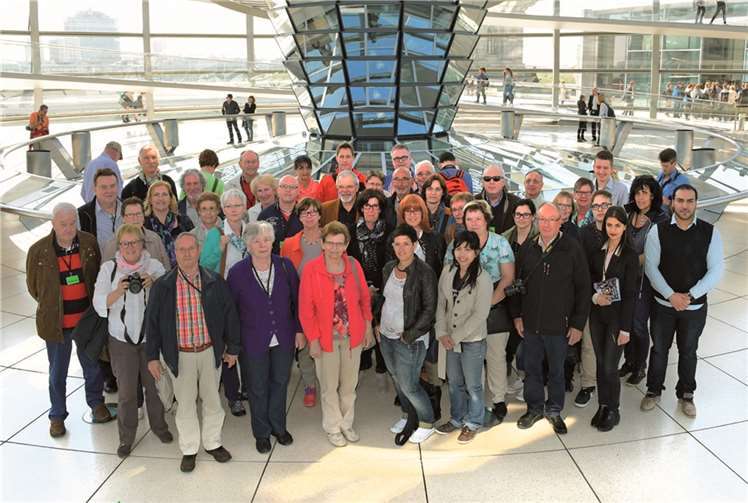 Die Besuchergruppe aus dem Wahlkreis auf dem Reichstag.Andrea Nahles (SPD)
