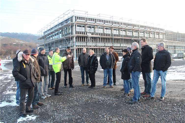 Die Besuchergruppe der Kreis FWG war beeindruckt von der Dimension der Baumaßnahmen.  privat