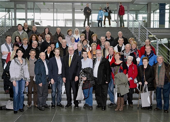 Die Besuchergruppe im Reichstag mit Dr. Michael Fuchs, MdB.privat