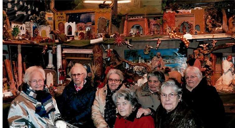 Die Besuchergruppe in der Krippenausstellung.Privat