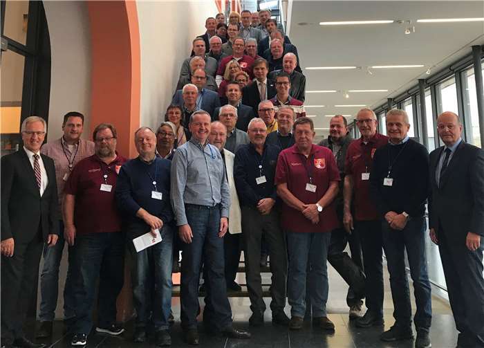 Die Besuchergruppe mit Josef Dötsch, vorne links, und Dr. Adolf Weiland, vorne rechts. Privat