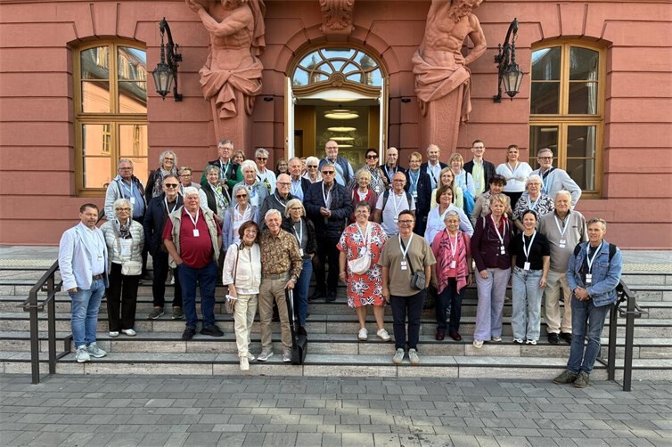 Die Besuchergruppe von Anette Moesta aus der Region Mendig–Pellenz–Andernach erlebte im Landtag Rheinland-Pfalz Politik aus nächster Nähe und besuchteanschließend das ZDF-Sendezentrum in Mainz.