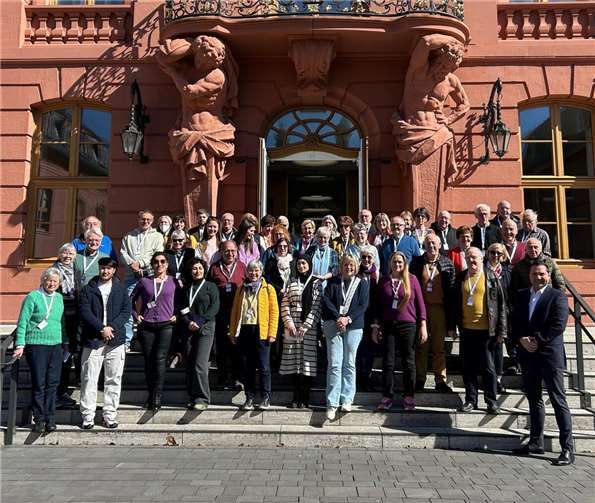 Die Besuchergruppe vor dem Landtag.Foto: Jens Mindermann