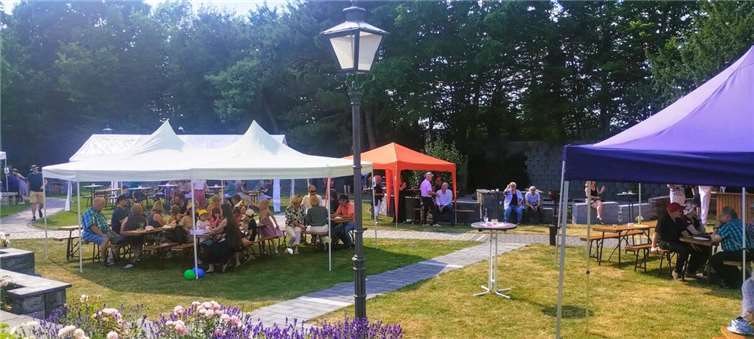 Die Besucherinnen und Besucher genossen das traumhafte Ambiente.